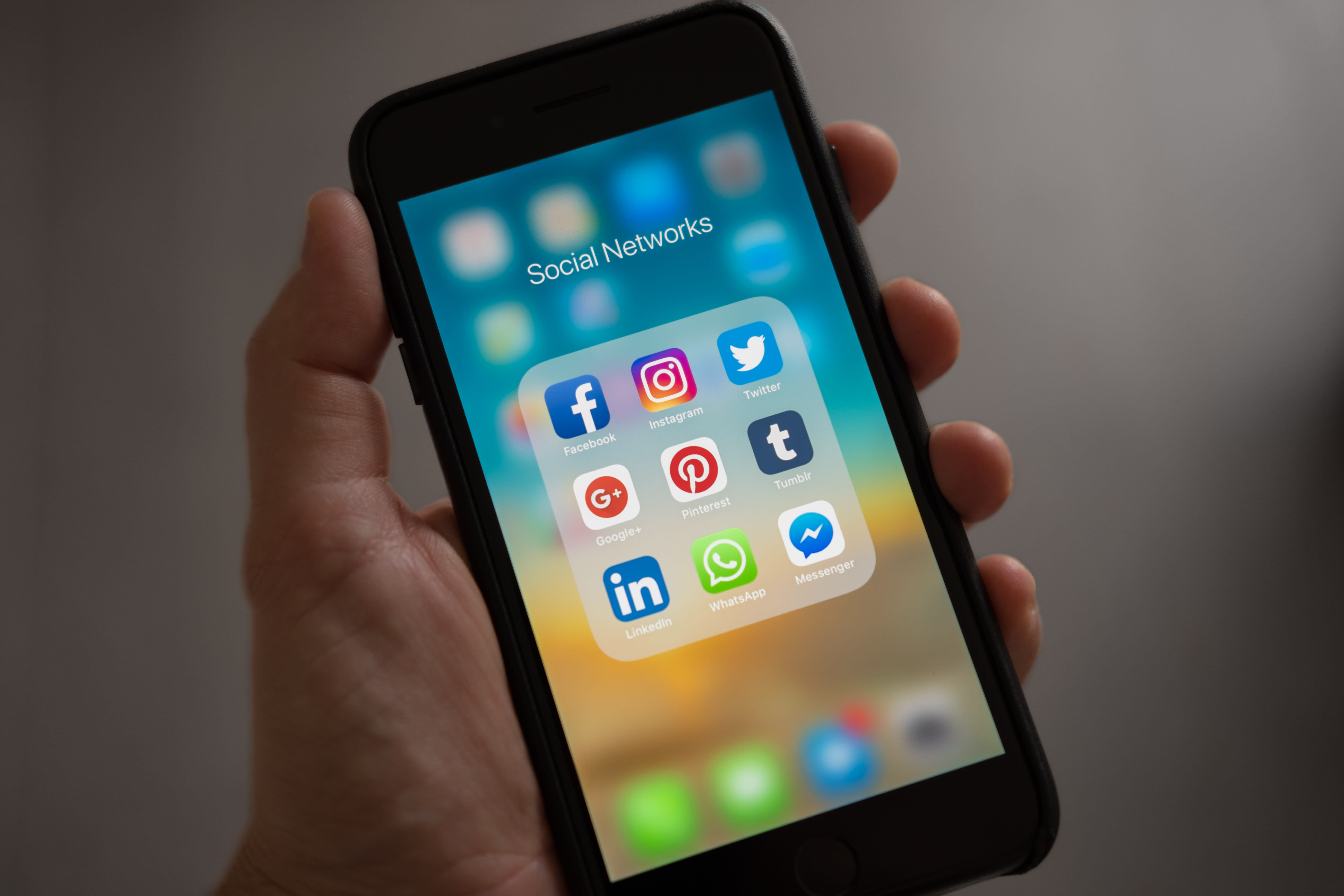 Smartphone mit 9 Apps