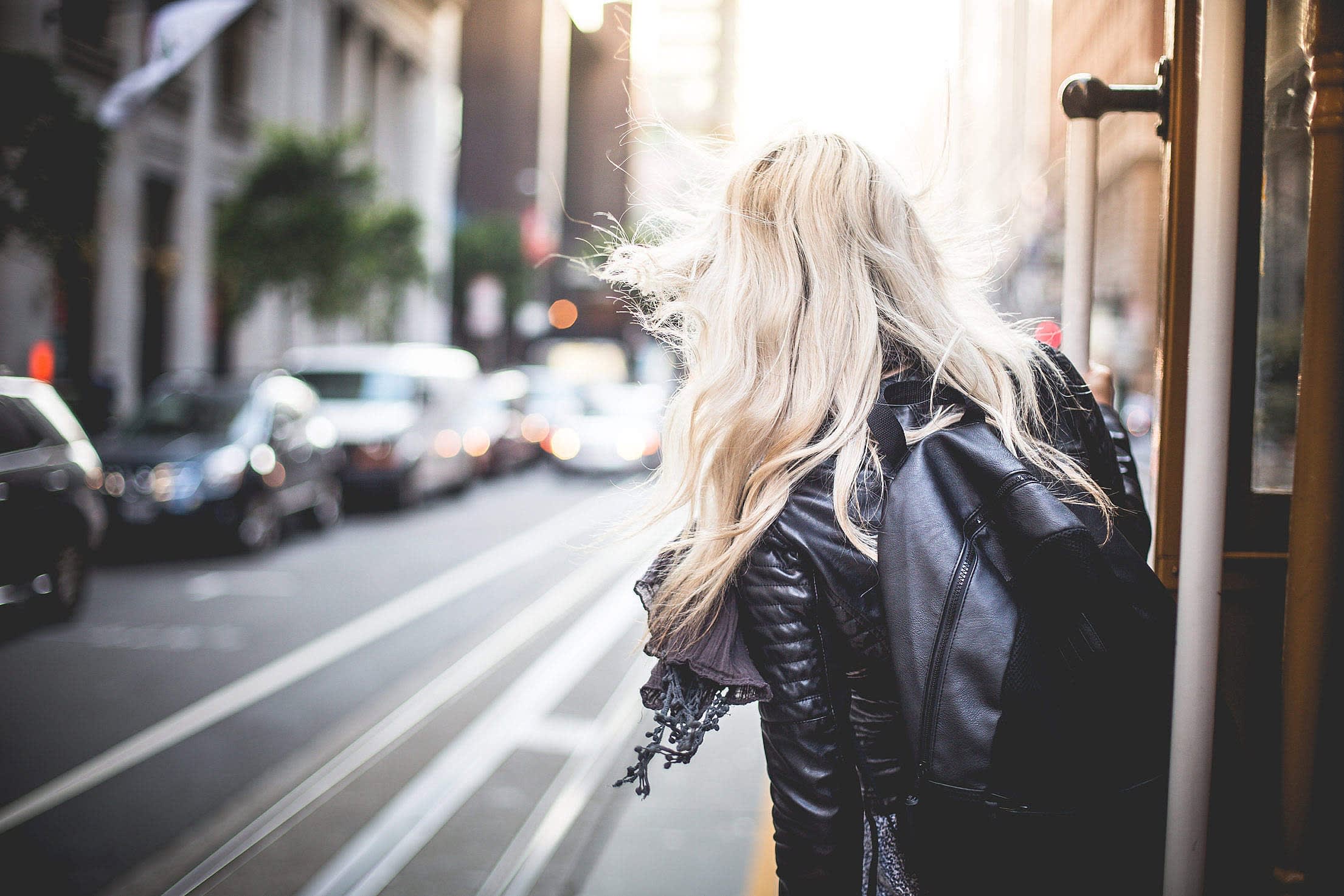 Blonde Frau auf Metro in San Francisco