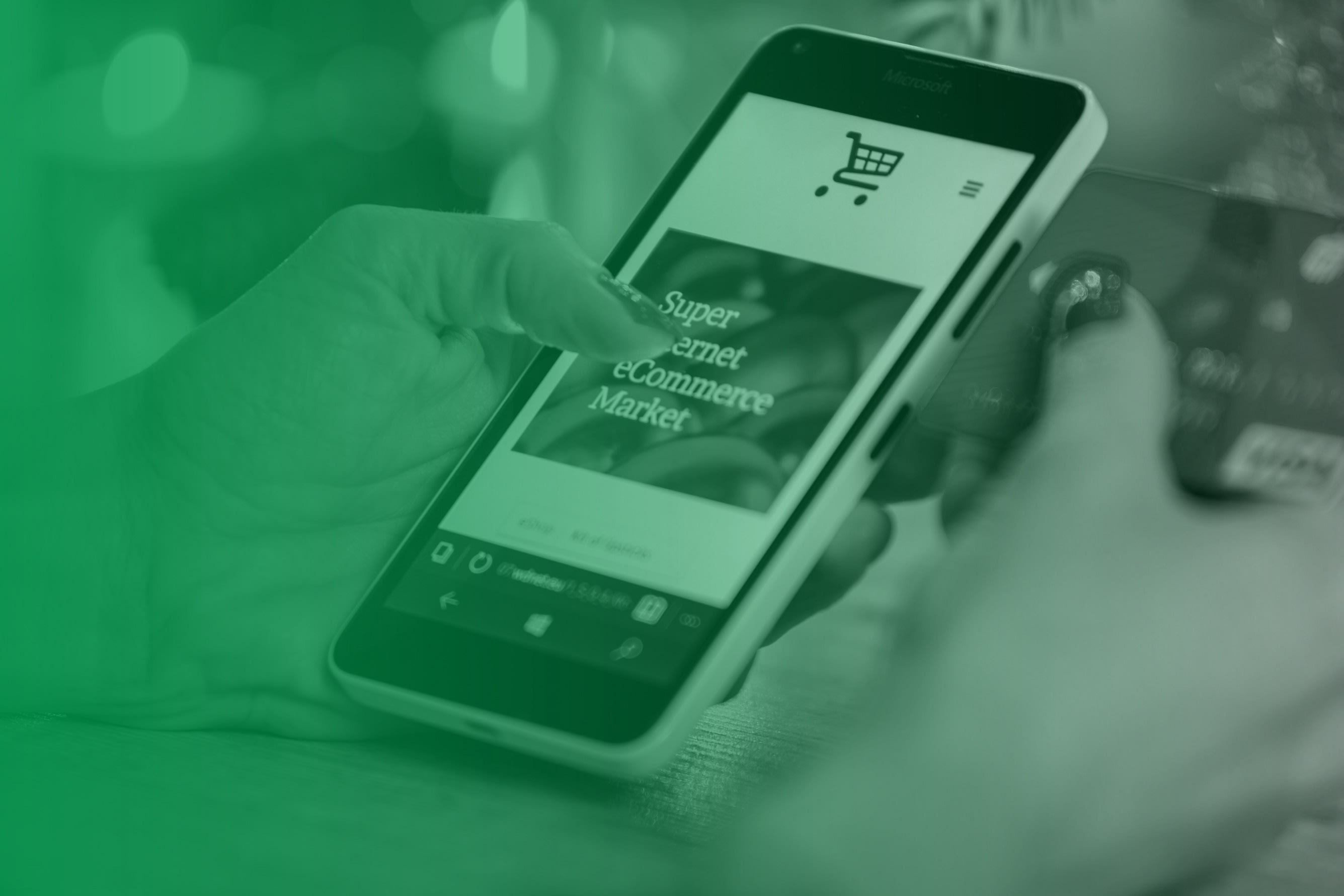 Mobiltelefon in einer Hand